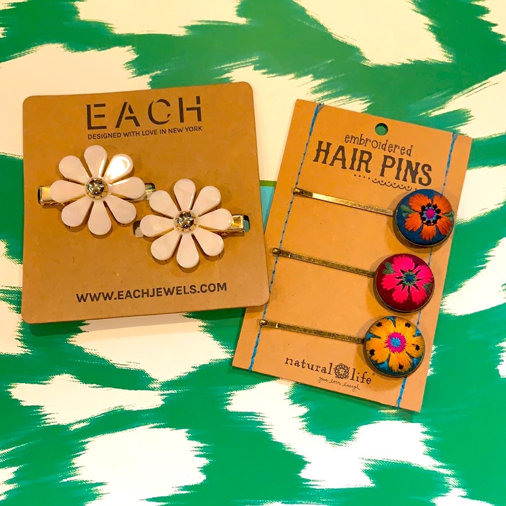 Set of floral hair pins
